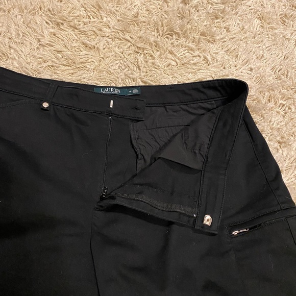 Lauren Ralph Lauren Stretch Bermuda Active Short Women’s, size 12. Black - Picture 9 of 11